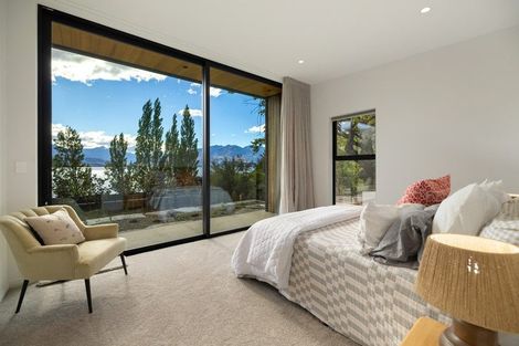 Photo of property in 335 Beacon Point Road, Wanaka, 9305