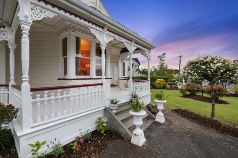 Photo of property in 41 Stanley Point Road, Stanley Point, Auckland, 0624