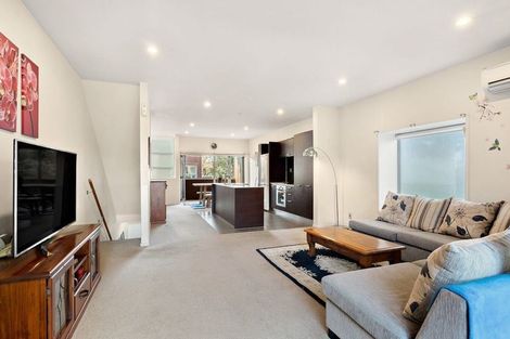 Photo of property in 76c Edmonton Road, Henderson, Auckland, 0612