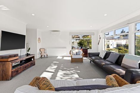 Photo of property in 101 Chaucer Road, Hospital Hill, Napier, 4110