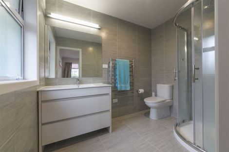 Photo of property in 48 Fairmount Road, Titirangi, Auckland, 0604