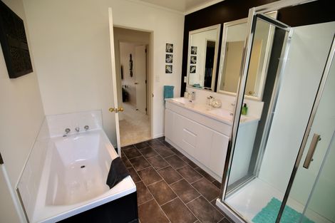 Photo of property in 215 Grandview Road, Grandview Heights, Hamilton, 3200