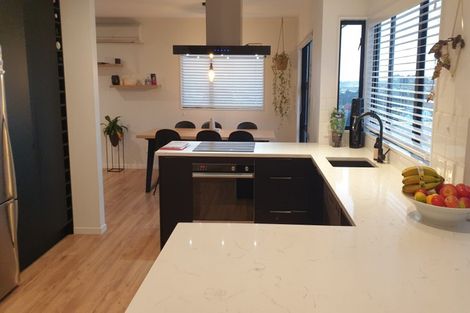 Photo of property in 1/32a Bronzewing Terrace, Unsworth Heights, Auckland, 0632