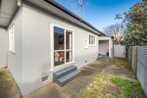 Photo of property in 5 Pahiatua Street, Hokowhitu, Palmerston North, 4410