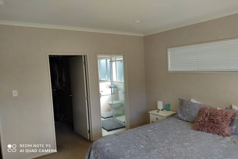 Photo of property in 35 Stranraer Crescent, Wattle Downs, Auckland, 2103