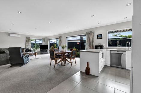 Photo of property in 1/276 Mangorei Road, Merrilands, New Plymouth, 4312