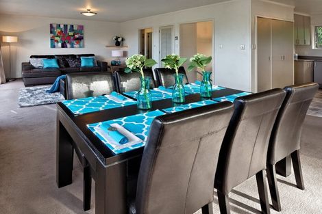 Photo of property in 2/55a West Lynn Road, Titirangi, Auckland, 0604