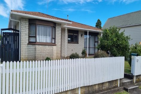 Photo of property in 194 Carrington Street, Lower Vogeltown, New Plymouth, 4310