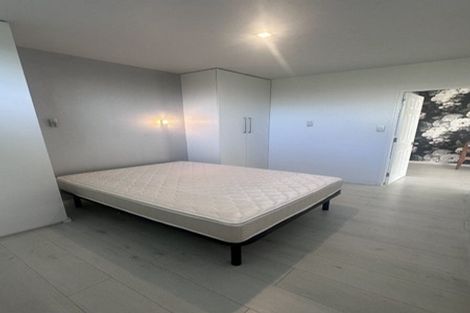 Photo of property in 33 Forrest Hill Road, Milford, Auckland, 0620
