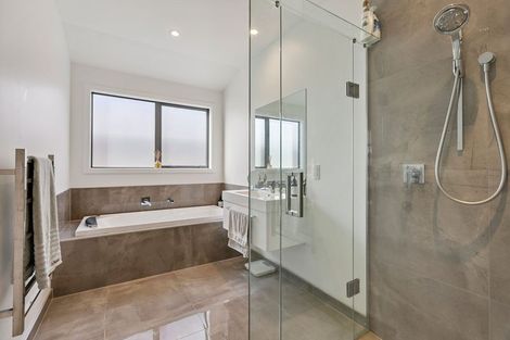 Photo of property in 4 Wentworth Lane, Waiwhakaiho, New Plymouth, 4312