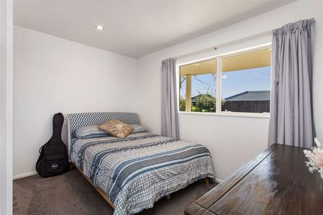 Photo of property in 4 Somerton Rise, Westmorland, Christchurch, 8025
