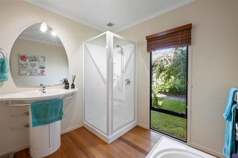 Photo of property in 7 Taylor Place, Merrilands, New Plymouth, 4312