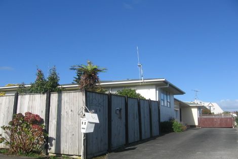 Photo of property in 34 Somerset Crescent, Highbury, Palmerston North, 4412