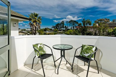 Photo of property in 2/362 East Coast Road, Sunnynook, Auckland, 0630
