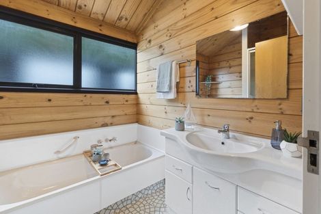 Photo of property in 2 Flaxmere Street, Waikanae Beach, Waikanae, 5036