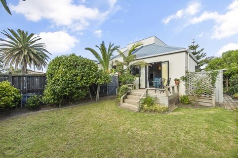 Photo of property in 28 Oceanbeach Road, Mount Maunganui, 3116