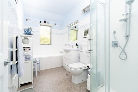 Photo of property in 10 Futuna Close, Karori, Wellington, 6012