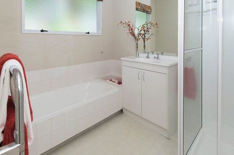 Photo of property in 10 West Fairway, Golflands, Auckland, 2013