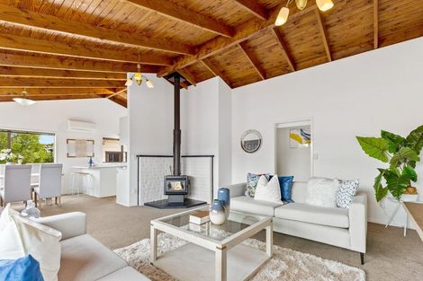 Photo of property in 116 Whangaparaoa Road, Red Beach, 0932