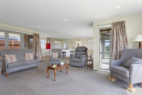 Photo of property in 2 Stonebridge Lane, Oxford, 7430