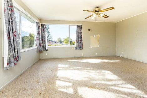 Photo of property in 15 Becker Drive, Weymouth, Auckland, 2103