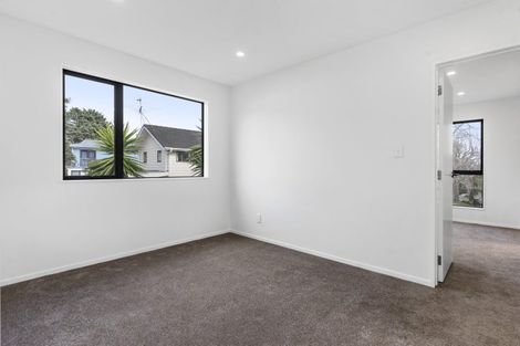 Photo of property in 8a Tahinga Street, Northcote, Auckland, 0627