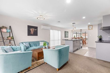 Photo of property in 13 Kotuku Crescent, Takanini, 2112