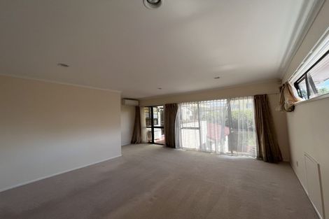 Photo of property in 19 St Simon Place, Botany Downs, Auckland, 2010