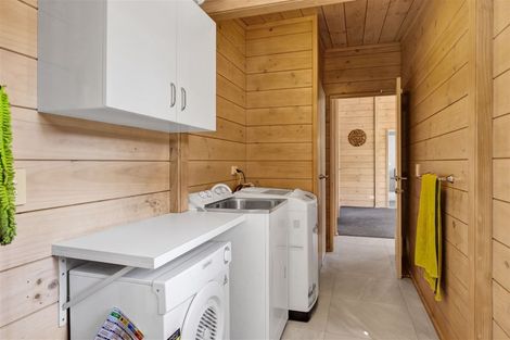 Photo of property in 11 Highfield Place, Highlands Park, New Plymouth, 4312