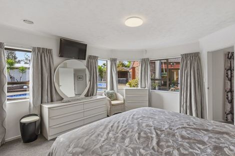 Photo of property in 11 Oakwood Grove, Paraparaumu Beach, Paraparaumu, 5032