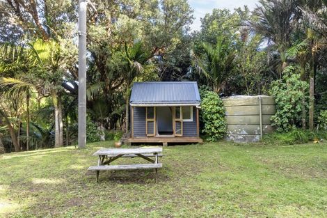 Photo of property in 122 Garden Road, Piha, New Lynn, 0772