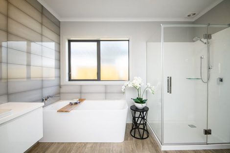 Photo of property in 10 Mediterranean Grove, Fitzherbert, Palmerston North, 4410