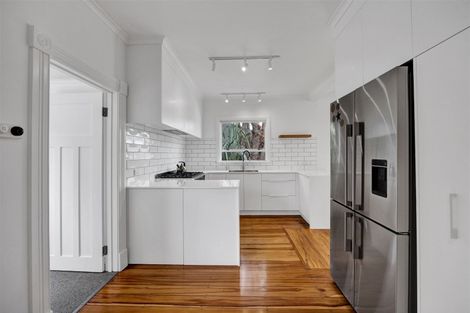 Photo of property in 65 Pioneer Road, Moturoa, New Plymouth, 4310