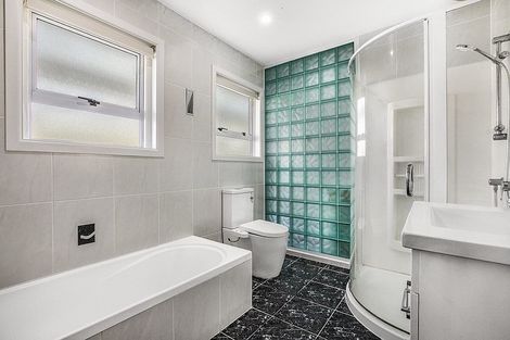 Photo of property in 4 Lincoln Road, Manurewa East, Auckland, 2102