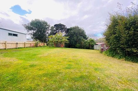 Photo of property in 51 Castleford Street, Green Bay, Auckland, 0604