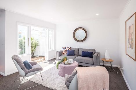 Photo of property in 37 Queen Street, Mount Victoria, Wellington, 6011