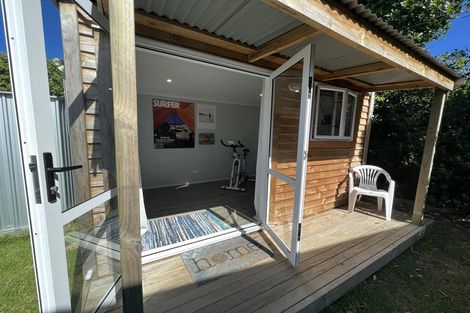 Photo of property in 11 Ocean View Road, Milford, Auckland, 0620