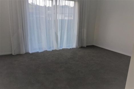 Photo of property in 29 Syd Grant Crescent, Orewa, 0931