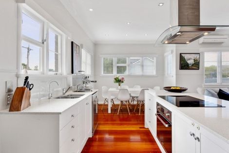 Photo of property in 15 Eversleigh Road, Belmont, Auckland, 0622