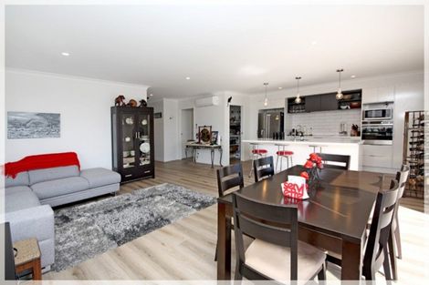 Photo of property in 9 Story Street, Foxton Beach, Foxton, 4815