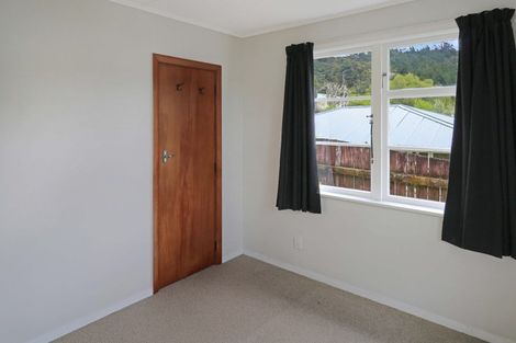 Photo of property in 5 Delaney Drive, Stokes Valley, Lower Hutt, 5019
