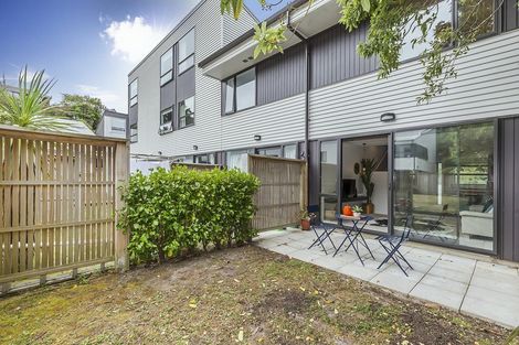 Photo of property in 1/8 Thatcher Crescent, Crofton Downs, Wellington, 6035