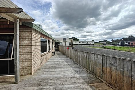 Photo of property in 6/520 Don Buck Road, Westgate, Auckland, 0614