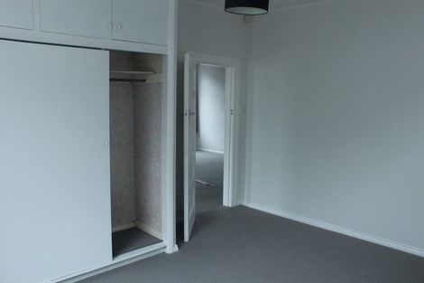 Photo of property in 64 Apu Crescent, Lyall Bay, Wellington, 6022