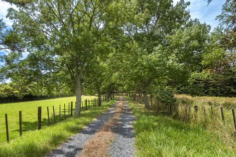 Photo of property in 116 Station Road, Kumeu, 0891