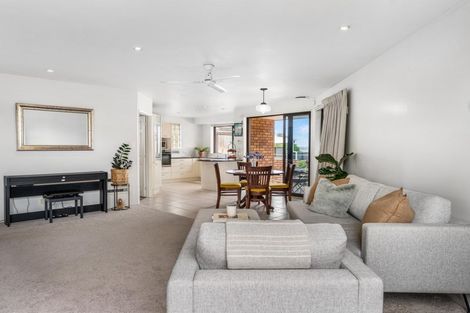 Photo of property in 9 Renoir Street, West Harbour, Auckland, 0618