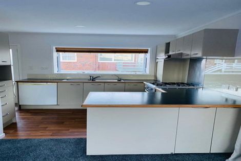 Photo of property in 2/16 Windermere Crescent, Blockhouse Bay, Auckland, 0600