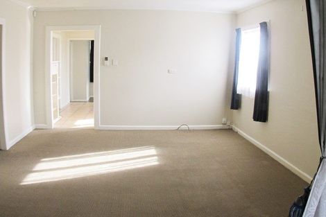 Photo of property in 68 Archibald Road, Kelston, Auckland, 0602