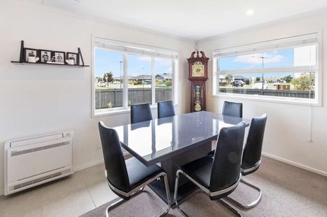 Photo of property in 2 Leet Crescent, Papamoa Beach, Papamoa, 3118