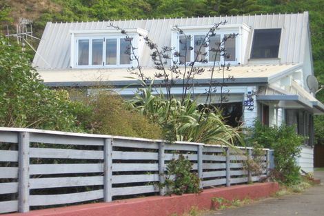 Photo of property in 186 Breaker Bay Road, Breaker Bay, Wellington, 6022